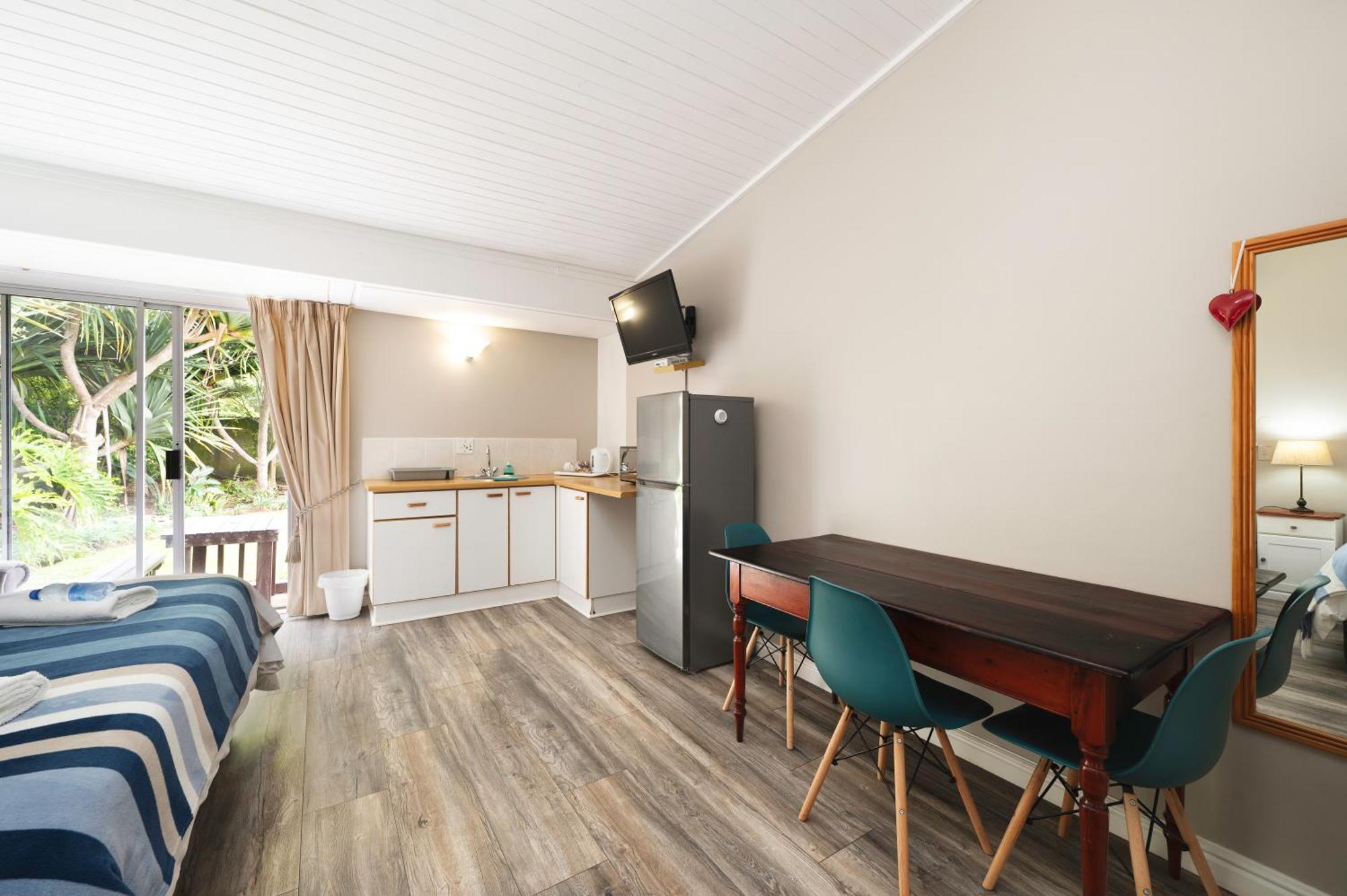 Admirals Lodge Guest House And Brightways Self Catering Apartments Port Elizabeth Eksteriør bilde