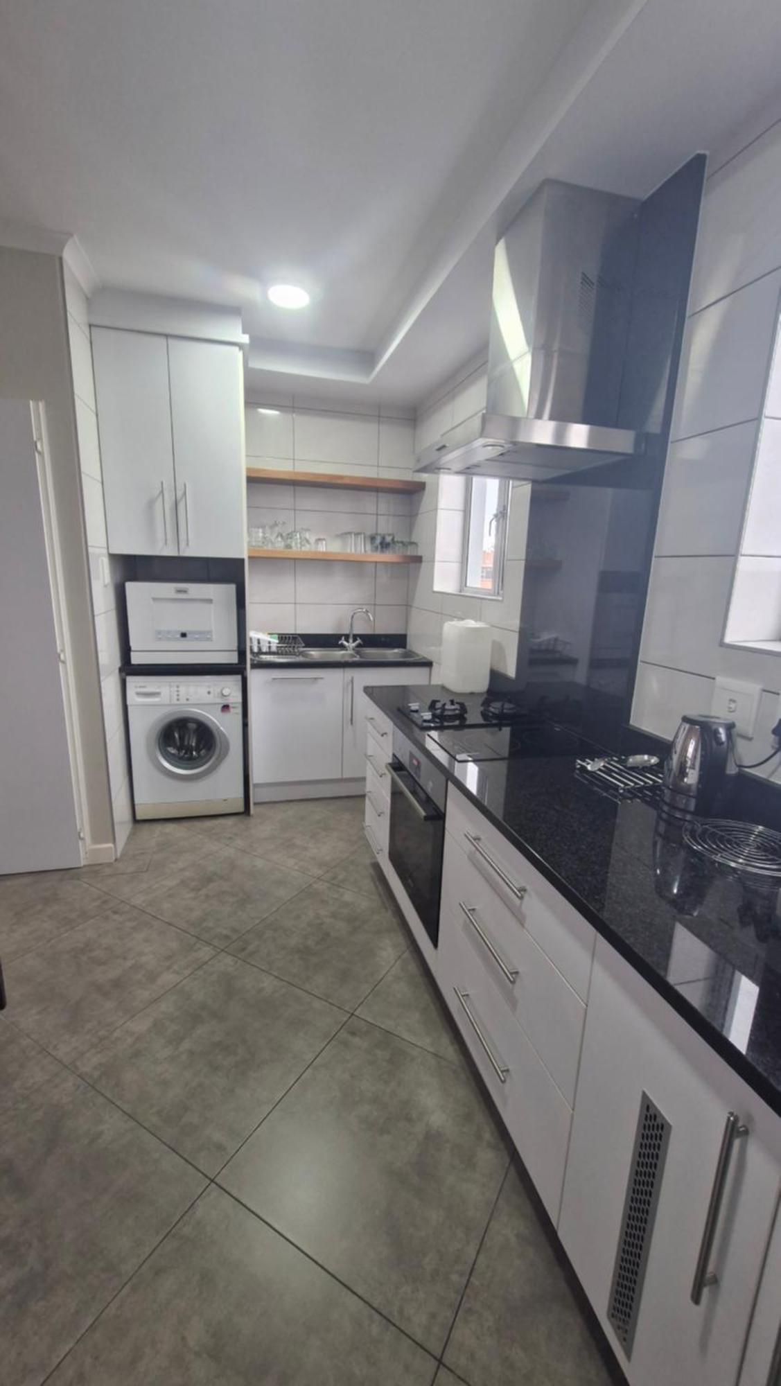 Admirals Lodge Guest House And Brightways Self Catering Apartments Port Elizabeth Eksteriør bilde