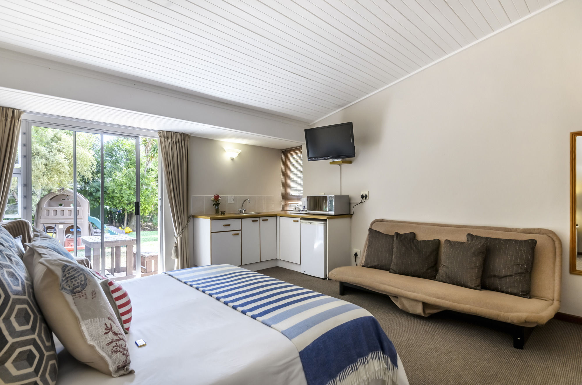 Admirals Lodge Guest House And Brightways Self Catering Apartments Port Elizabeth Eksteriør bilde